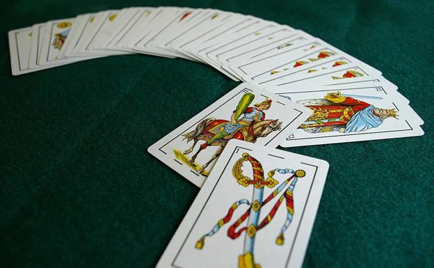 Juegos de cartas para 3 personas baraja española